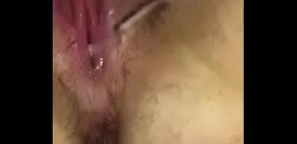  VIBRATING TEEN FAT PUSSY LEAKING CREAM, HAIRY MEATY LIPS CLOSE UP